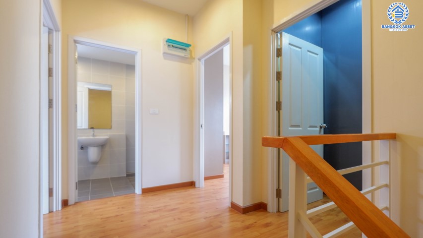 *****ทาวน์เฮ้าส์มือสองย่านนนทบุรี ม.เดอะทรัสต์ทาวน์ ราชพฤกษ์-รัตนาธิเบศร์ 2 หลังมุม! คุณภาพระดับ Q.House บนเนื้อที่ 25 ตร.ว. ฟังก์ชัน 4 ห้องนอน 2 ห้องน้ำ 1 ที่จอดรถ สภาพสวย ทำเลเยี่ยม เชื่อมต่อถนนราชพฤกษ์ ใกล้เซ็นทรัลเวสต์เกต และรถไฟฟ้าสายสีม่วง "สถานีบางรักใหญ่"